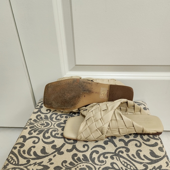 VINCE CAMUTO VC-ANELLA Bone color size 8M slide sandal - Picture 6 of 7